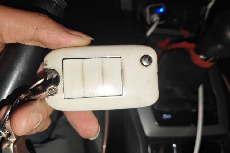 荣威RX5 2018款 20T 两驱手动互联网智尊版中控内饰11