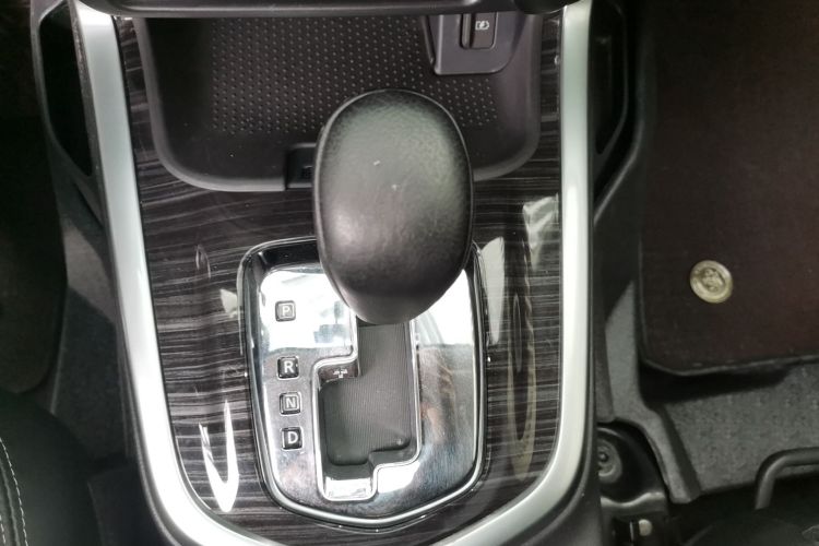 日产 途达 2018款 2.5L 自动两驱智享版中控内饰18