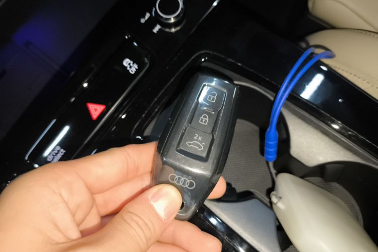 奥迪Q6L e-tron 2026款 超长续航版中控内饰7001