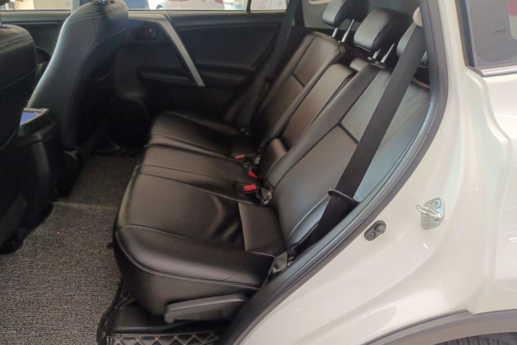 丰田 RAV4荣放 2019款 2.0L CVT两驱先锋版 国V中控内饰7004