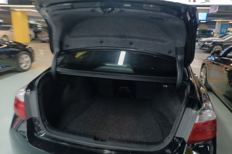 本田 雅阁 2015款 3.0L VTI 尊贵版机舱底盘23