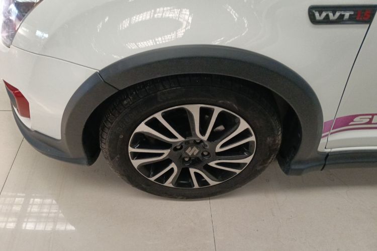 铃木 雨燕 2016款 1.5L 自动时尚型酷玩版车身外观6007