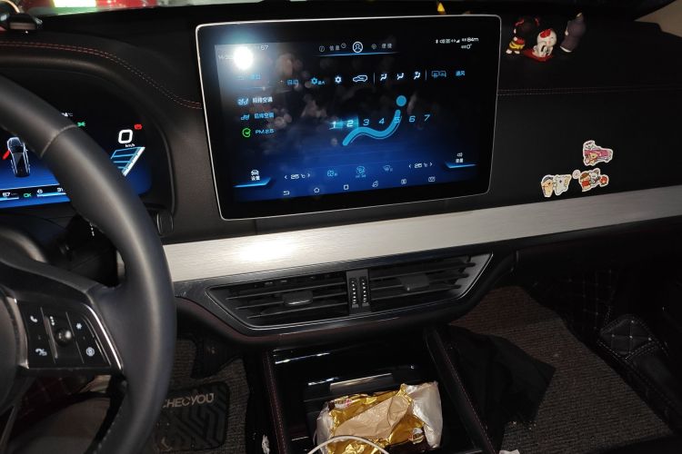 比亚迪 唐新能源 2018款 DM 2.0T 全时四驱智联创享型 7座 国V中控内饰16