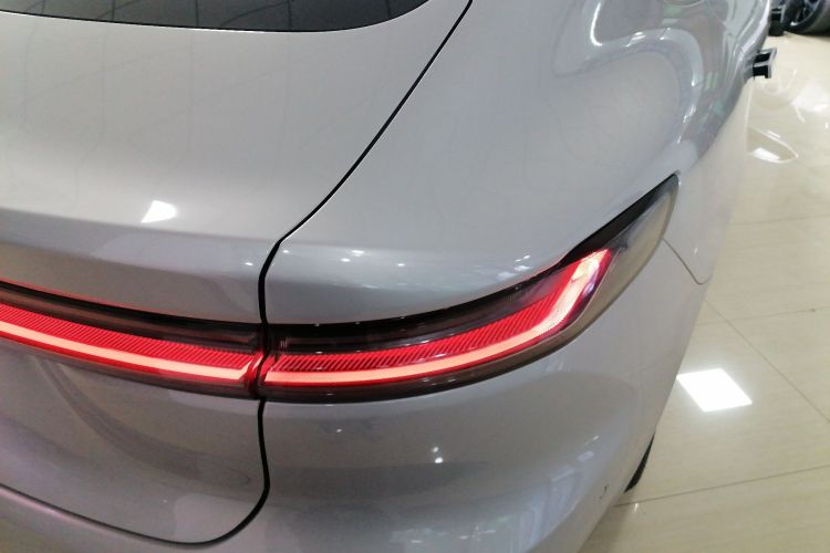 蔚来ET7 2022款 100kWh车身外观9