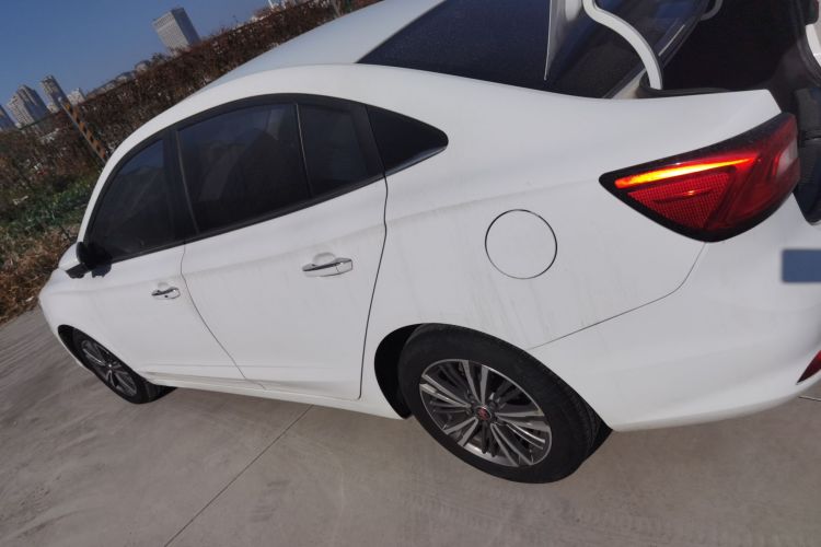 荣威i5 2019款 1.5L 自动4G互联领豪旗舰版车身外观4