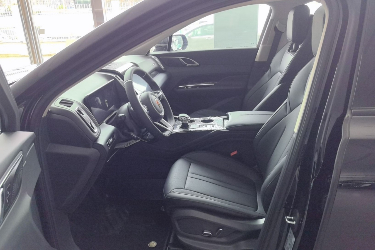 红旗HS3 PHEV 2024款 PHEV 115km 劲为版中控内饰19