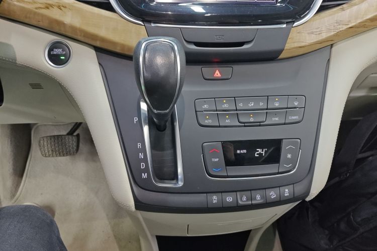 别克GL8 2017款 ES 28T 舒适型 国V中控内饰18