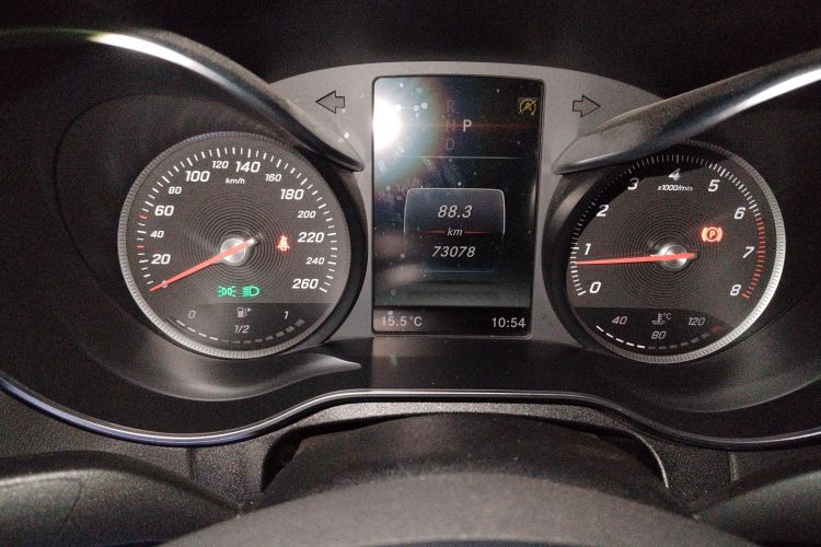 奔驰C级 2018款 C 180 L 时尚型运动版中控内饰15