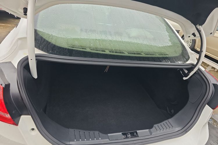 福特 福克斯 2018款 三厢经典 1.6L 自动舒适型智行版局部细节23