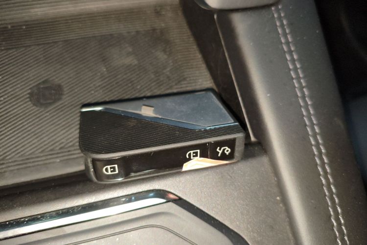 领克01 2021款 2.0TD 两驱型Pro中控内饰11