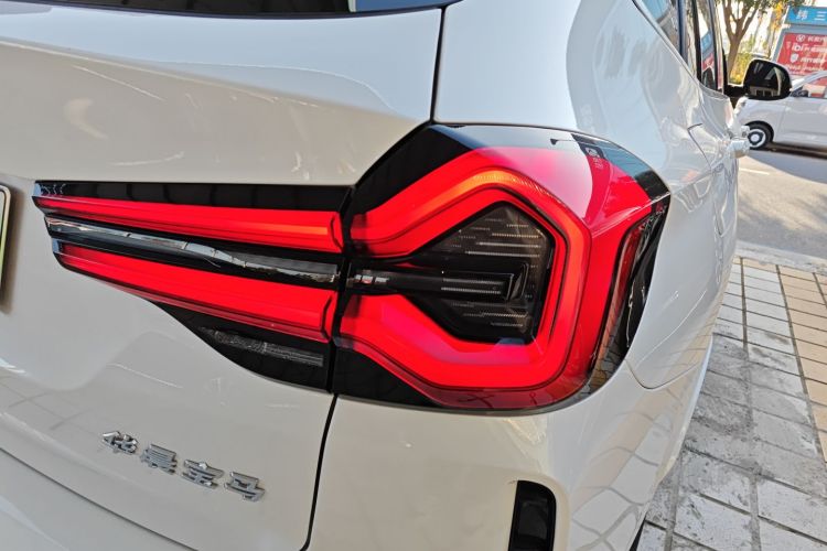 宝马iX3 2024款 领先型车身外观9