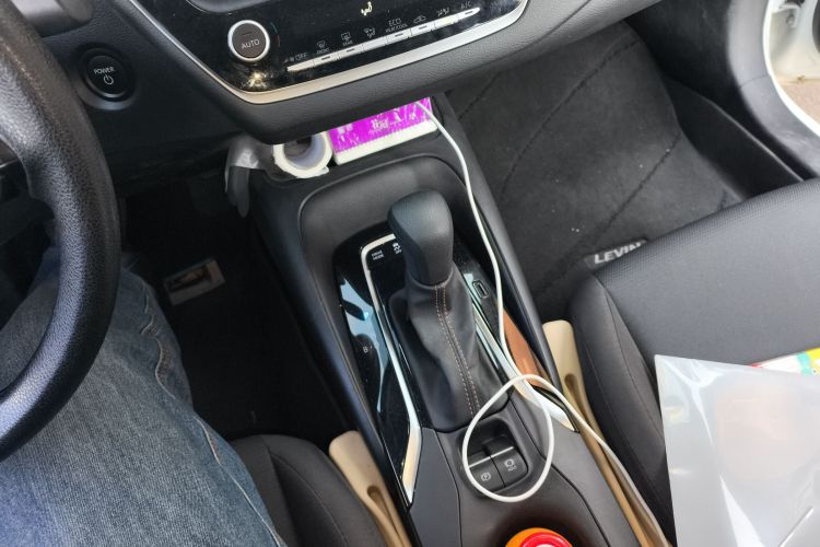 丰田 雷凌 2024款 智能电混双擎 1.8L 领先版中控内饰18