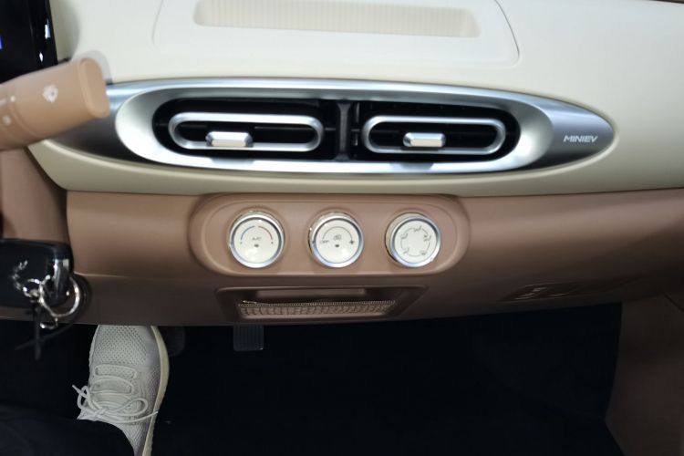 五菱汽车 宏光MINIEV 2025款 四门版 进阶款中控内饰16