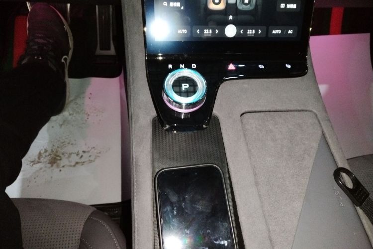 岚图汽车 岚图追光 2024款 PHEV 四驱超长续航行政版局部细节18