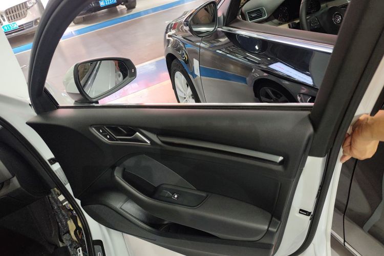 奥迪A3 2018款 30周年年型 Limousine 35 TFSI 时尚型中控内饰42