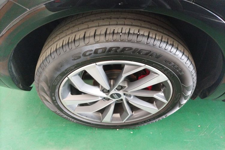 奥迪Q5L 2025款 45周年典藏版 40 TFSI 豪华动感型车身外观6008