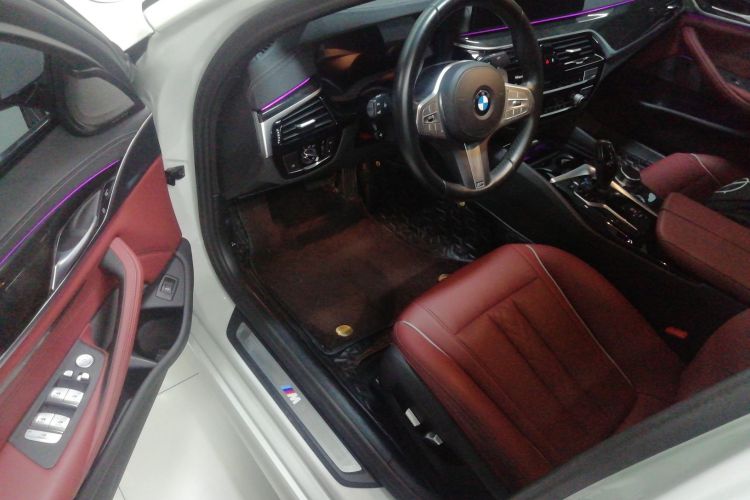 宝马5系 2023款 530Li 领先型 M运动套装中控内饰20