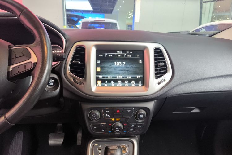 Jeep 指南者 2017款 200T 自动家享版中控内饰16