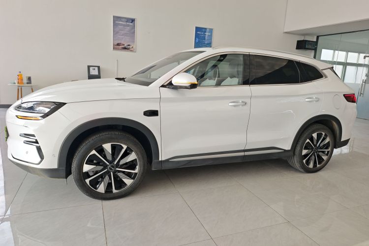 比亚迪 宋PLUS新能源 2025款 EV 智驾版 520km 尊贵型车身外观4