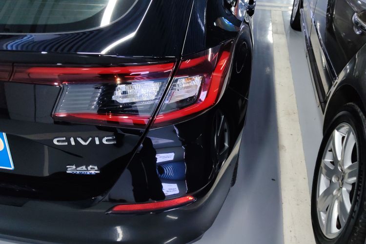 本田 思域 2023款 HATCHBACK 240TURBO 手动极劲版车身外观9