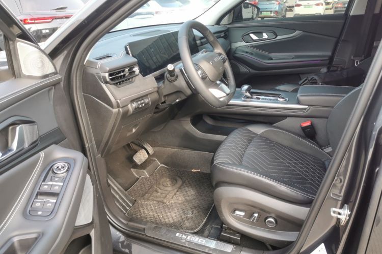 星途凌云 2023款 400T 两驱星尊版中控内饰19