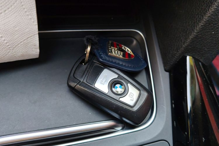 宝马3系 2018款 320Li 时尚型中控内饰11