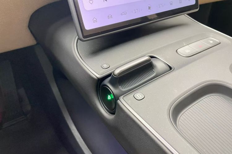 蔚来ET5 2022款 75kWh中控内饰18