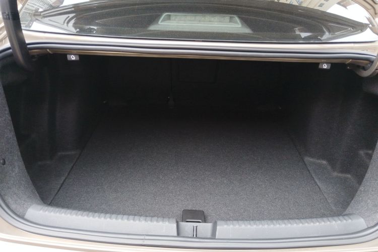 大众 速腾 2018款 1.6L 手动舒适型机舱底盘23