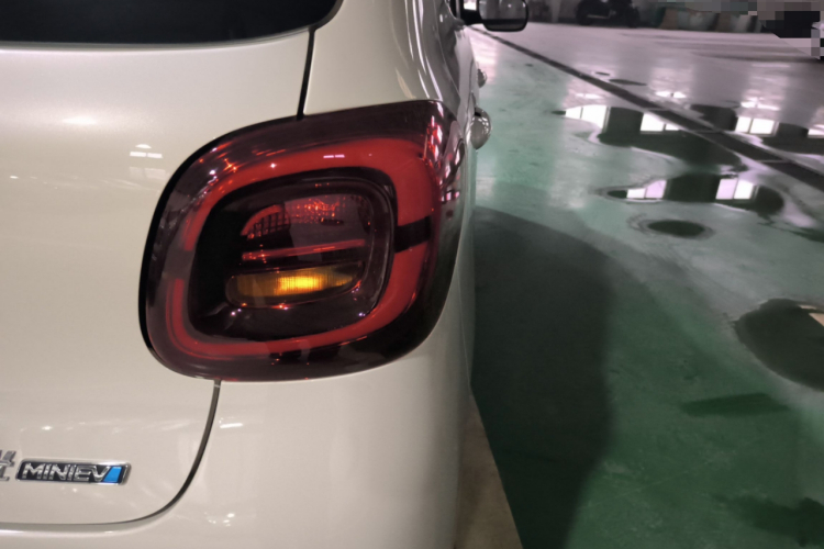 五菱汽车 宏光MINIEV 2025款 四门版 进阶款车身外观9