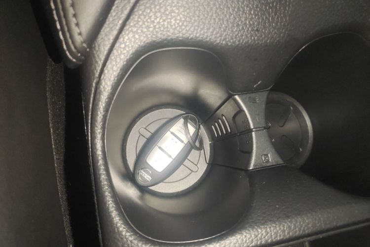 日产 奇骏 2019款 2.0L CVT智联舒适版 2WD中控内饰7001