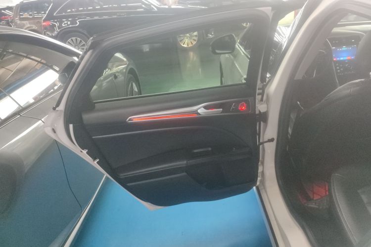 福特 蒙迪欧 2017款 EcoBoost 180 时尚型中控内饰7008