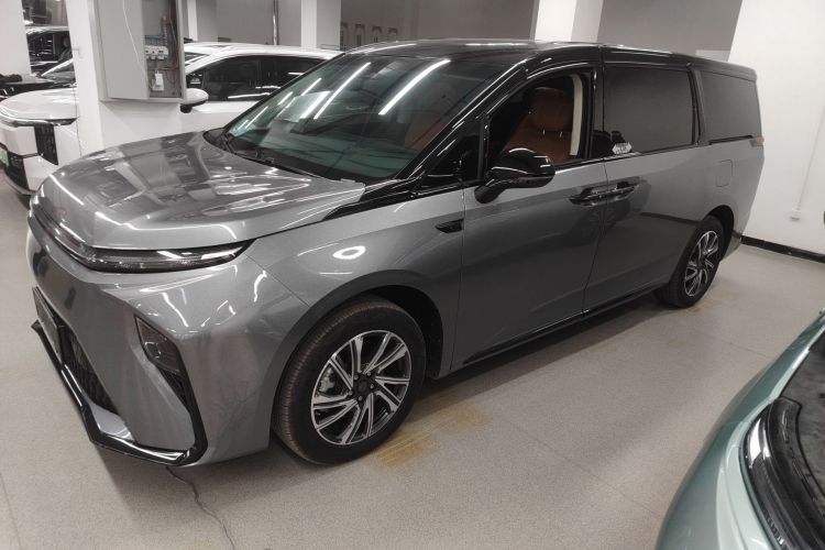 上汽大通MAXUS 大家9 2024款 超混 超长续航森林版 七座车身外观4