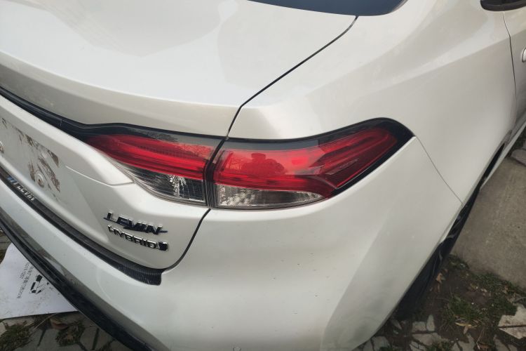 丰田 雷凌 2021款 双擎 1.8H E-CVT运动版车身外观9