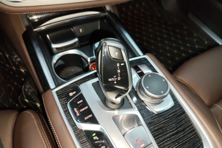 宝马7系 2018款 730Li 领先型 M运动套装局部细节18