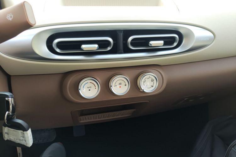 五菱汽车 宏光MINIEV 2025款 四门版 进阶款中控内饰16