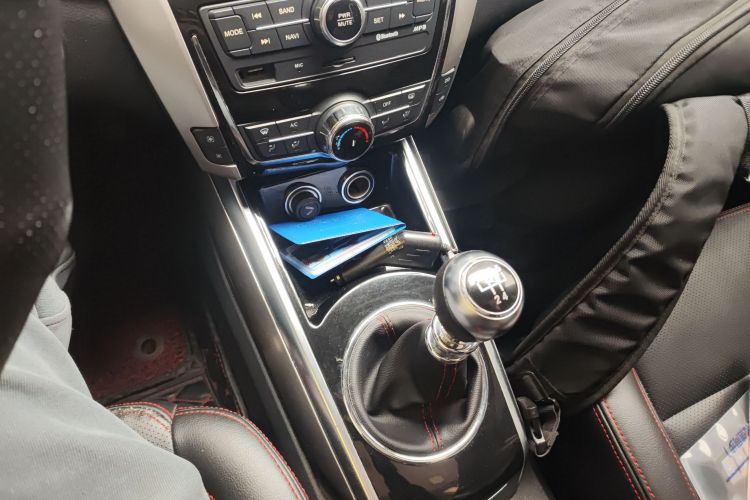 众泰 大迈X5 2015款 1.5T 手动尊贵型 国IV中控内饰18