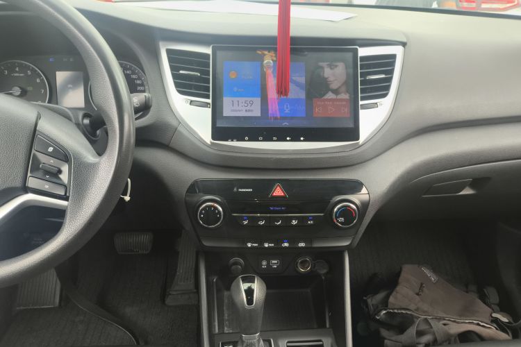 现代 途胜 2015款 1.6T 双离合两驱舒适型局部细节16