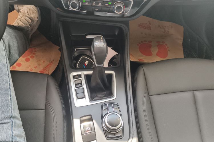 宝马1系 2019款 118i 时尚型中控内饰18