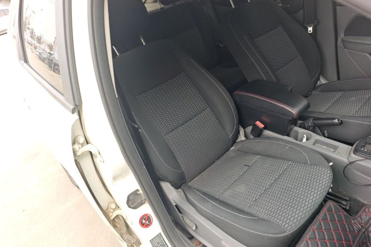 福特 福克斯 2013款 两厢经典 1.8L 自动基本型局部细节41