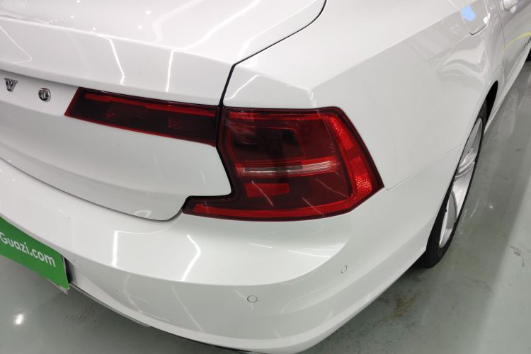 沃尔沃S90 2018款 T4 智远版车身外观9