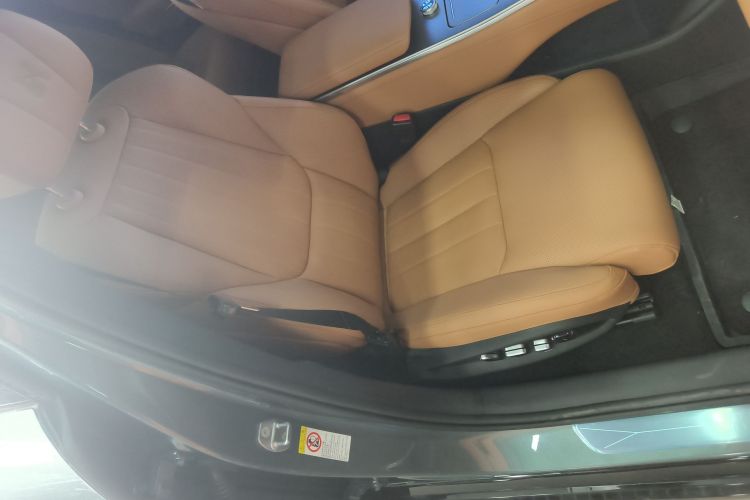 比亚迪 汉L 2025款 DM-p 四驱激光雷达旗舰型局部细节41