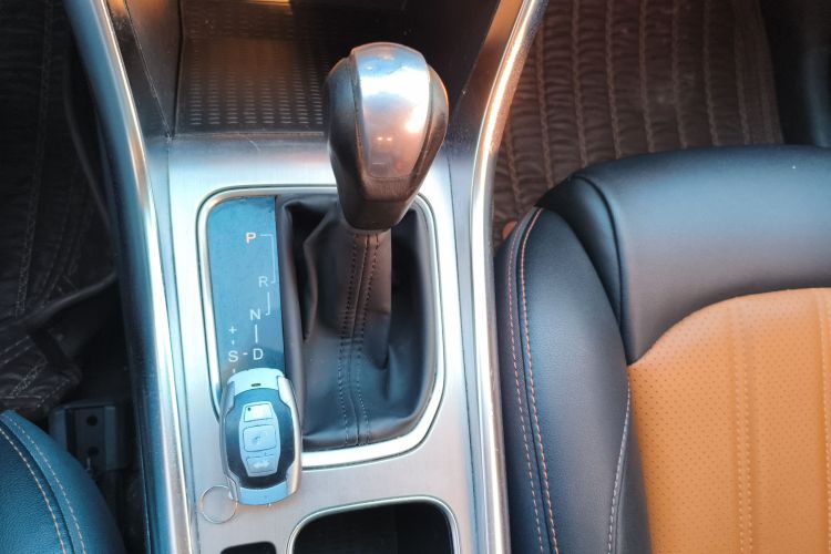 比亚迪 宋 2016款 2.0TID 自动尊贵型中控内饰18