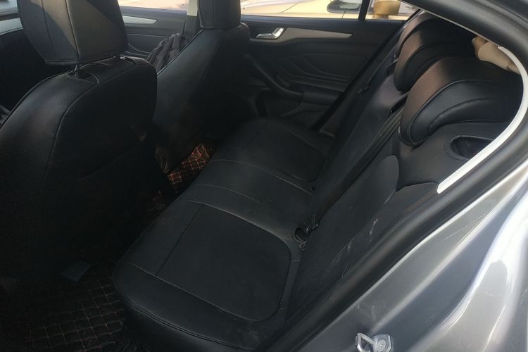 福特 福克斯 2022款 两厢 EcoBoost 180 自动竞速版中控内饰7004