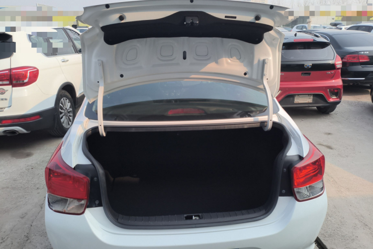 现代 瑞纳 2020款 1.4L 手动GL焕新版机舱底盘23