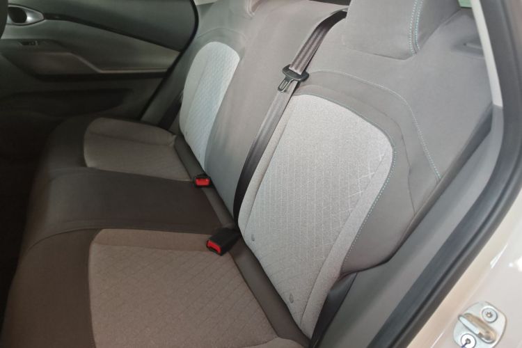 宝骏RC-5 2020款 1.5L 手动智耀精英型中控内饰21