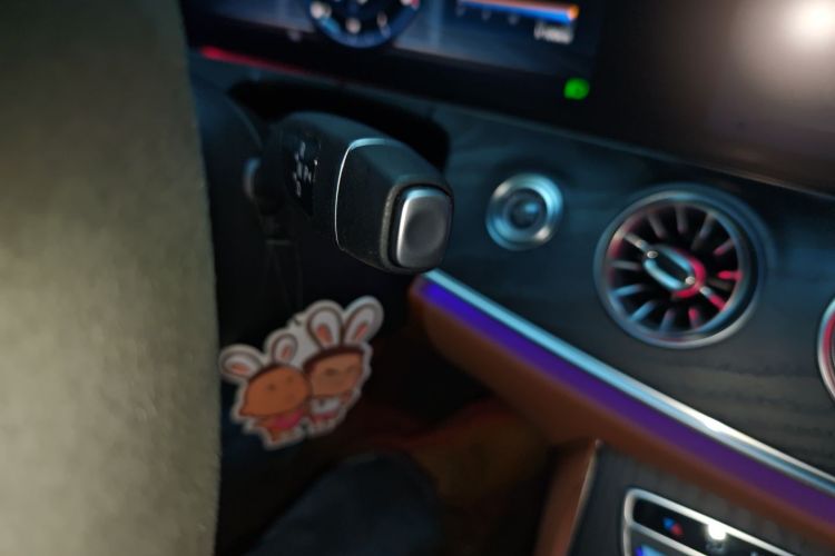 奔驰E级(进口) 2019款 E 200 4MATIC 轿跑车中控内饰18