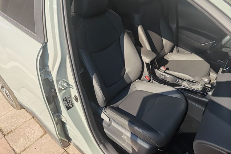 丰田 卡罗拉锐放 2022款 2.0L 旗舰版局部细节41