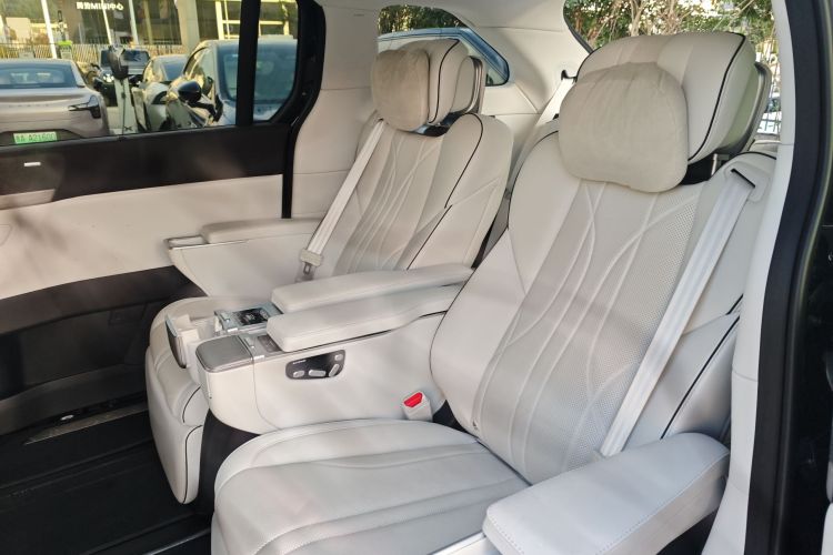 小鹏X9 2024款 702超长续航Max中控内饰7004