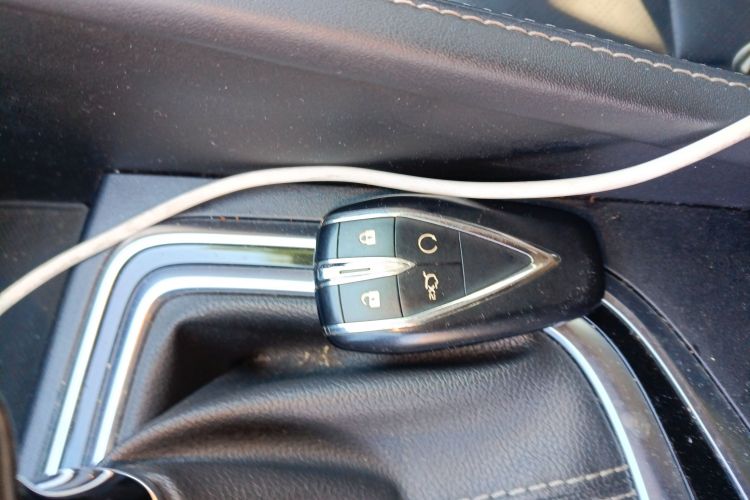 长安 逸动 2020款 PLUS 蓝鲸NE 1.4T GDI DCT尊贵型中控内饰11