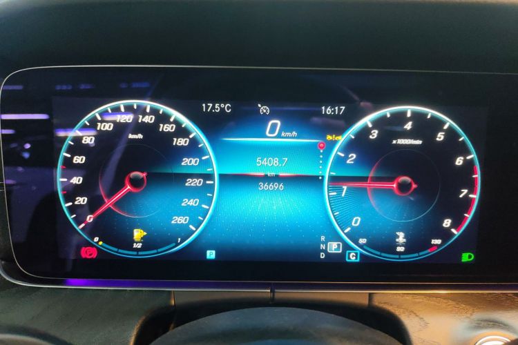 奔驰E级(进口) 2023款 E 260 时尚型运动版中控内饰14